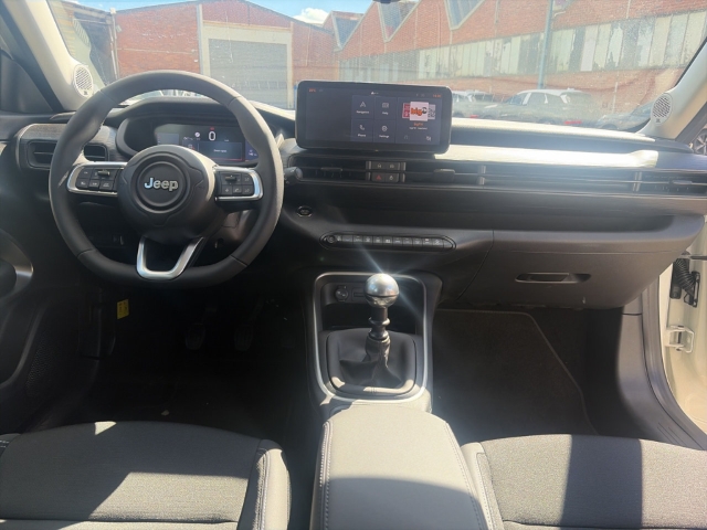 Fahrzeugabbildung Jeep Avenger Altitude 1.2 100PS MY24 EU6e - mit KI generiert/bearbeitet