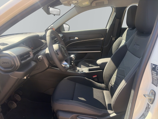 Fahrzeugabbildung Jeep Avenger Altitude 1.2 100PS MY24 EU6e - mit KI generiert/bearbeitet