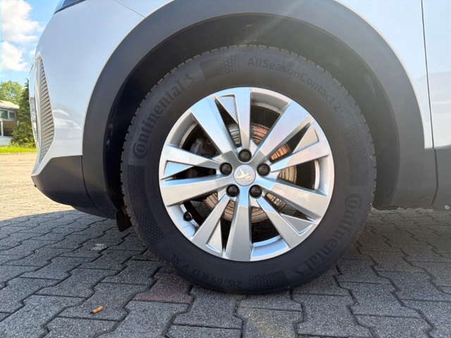 Fahrzeugabbildung Peugeot 5008 Active Pack 7-Sitzer Digitales Cockpit LED 2-Zonen-Klimaautom DAB SHZ Keyless