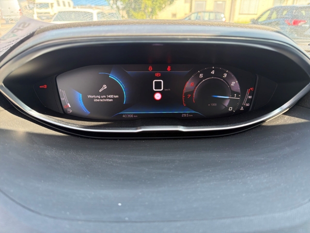 Fahrzeugabbildung Peugeot 5008 Active Pack 7-Sitzer Digitales Cockpit LED 2-Zonen-Klimaautom DAB SHZ Keyless