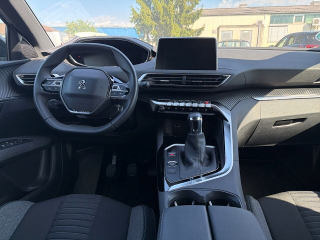Fahrzeugabbildung Peugeot 5008 Active Pack 7-Sitzer Digitales Cockpit LED 2-Zonen-Klimaautom DAB SHZ Keyless