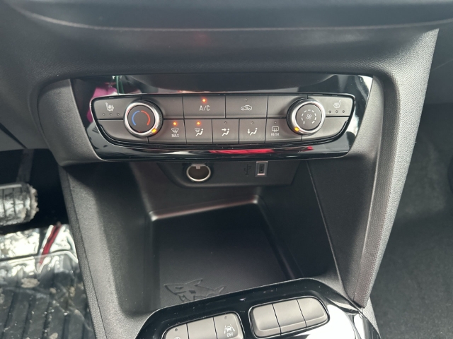 Fahrzeugabbildung Opel Corsa Edition LED Apple CarPlay Android Auto Musikstreaming DAB SHZ LenkradHZG Totwinkelassistent