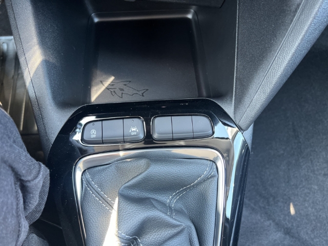 Fahrzeugabbildung Opel Corsa Edition LED Apple CarPlay Android Auto Musikstreaming DAB SHZ LenkradHZG Spurhalteass.