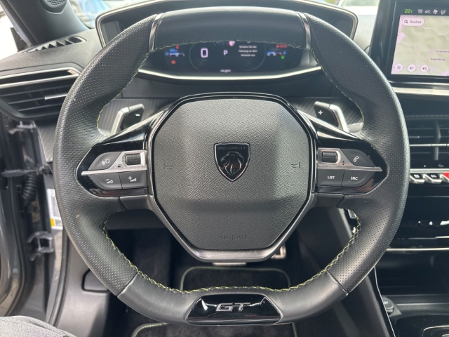 Fahrzeugabbildung Peugeot 2008 GT Navi Leder 360 Kamera Massagesitze LED ACC Apple CarPlay Android Auto Fahrerprofil - mit KI generiert/bearbeitet