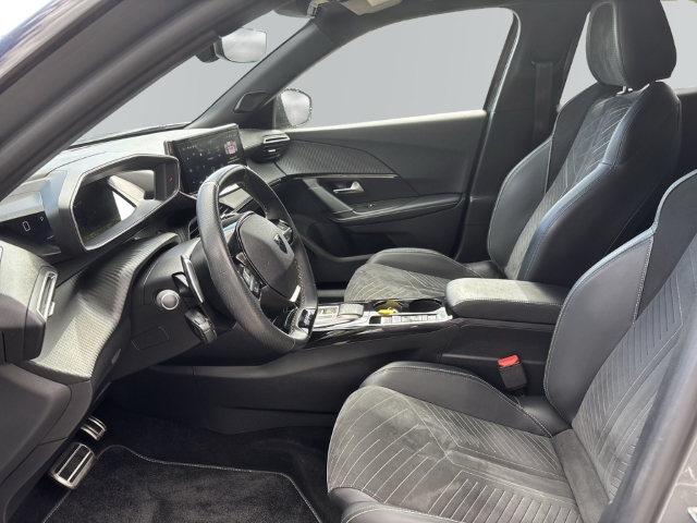 Fahrzeugabbildung Peugeot 2008 GT Navi Leder 360 Kamera Massagesitze LED ACC Apple CarPlay Android Auto Fahrerprofil - mit KI generiert/bearbeitet