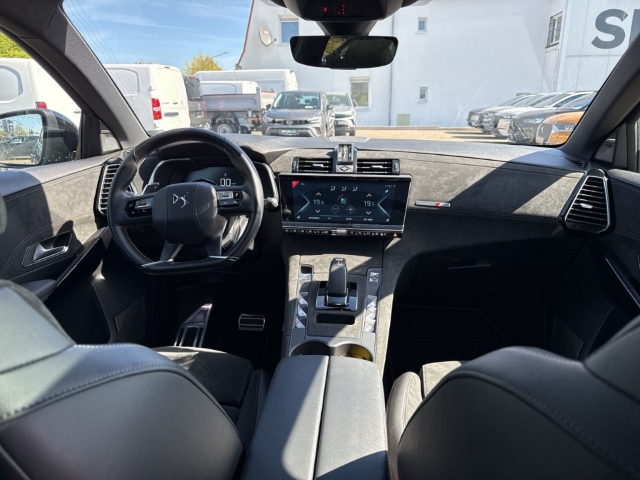 Fahrzeugabbildung DS Automobiles DS7 Crossback Performance Line+ PHEV Panorama Navi Soundsystem LED El. Heckklappe