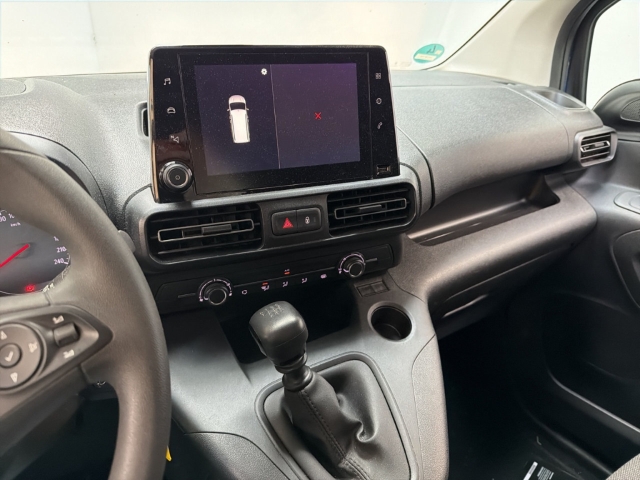 Fahrzeugabbildung Opel Combo E Cargo Basis erhöhte Nutzlast XL Apple CarPlay Android Auto Musikstreaming Fernlichtass. - mit KI generiert/bearbeitet