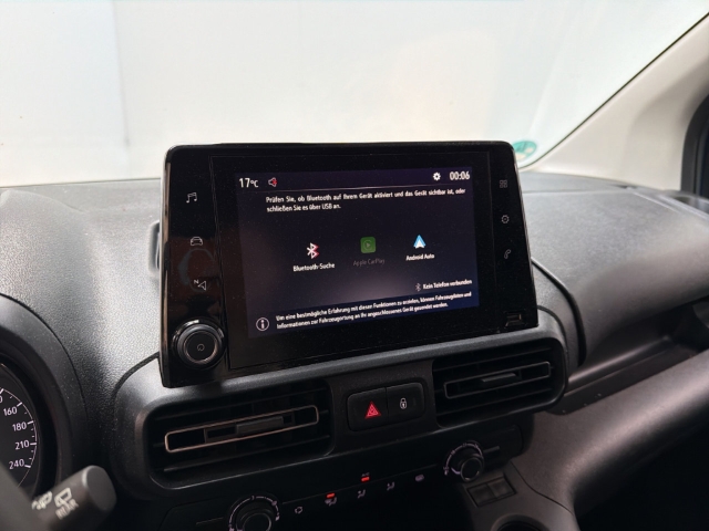 Fahrzeugabbildung Opel Combo E Cargo Basis erhöhte Nutzlast XL Apple CarPlay Android Auto Musikstreaming Fernlichtass. - mit KI generiert/bearbeitet