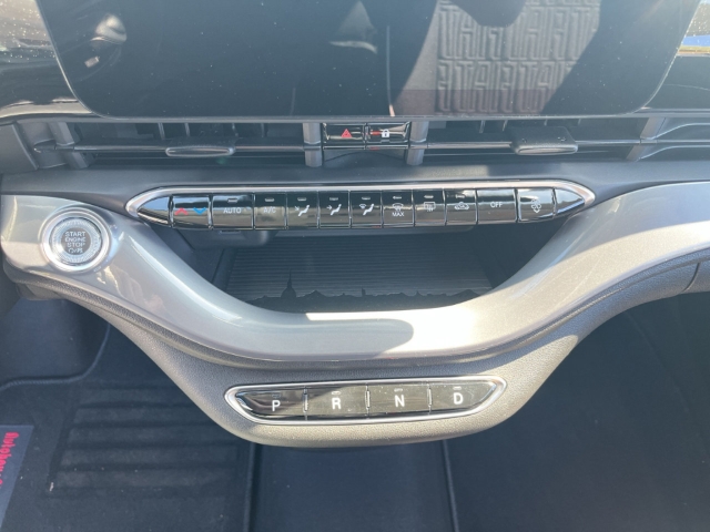 Fahrzeugabbildung Fiat 500e Navi Apple CarPlay Android Auto Klimaautom Fahrerprofil DAB Ambientebeleuchtung