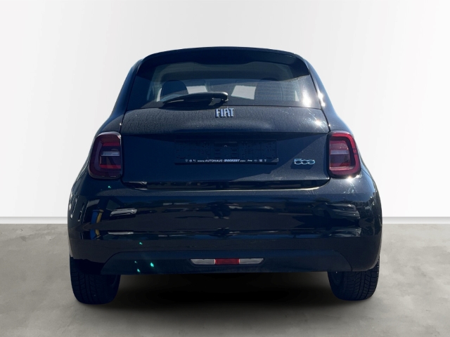 Fahrzeugabbildung Fiat 500e Navi Apple CarPlay Android Auto Klimaautom Fahrerprofil DAB Ambientebeleuchtung