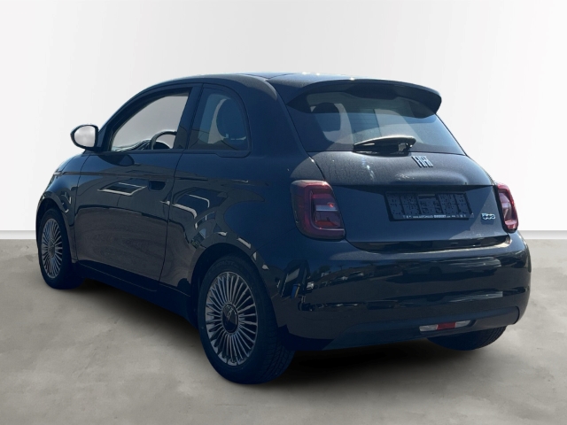 Fahrzeugabbildung Fiat 500e Navi Apple CarPlay Android Auto Klimaautom Fahrerprofil DAB Ambientebeleuchtung