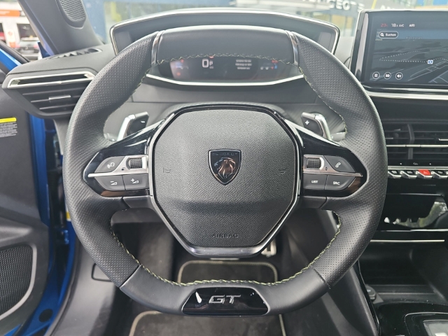 Fahrzeugabbildung Peugeot 2008 GT 1.2 PureTech Navi Leder Digitales Cockpit 360 Kamera LED ACC Apple CarPlay