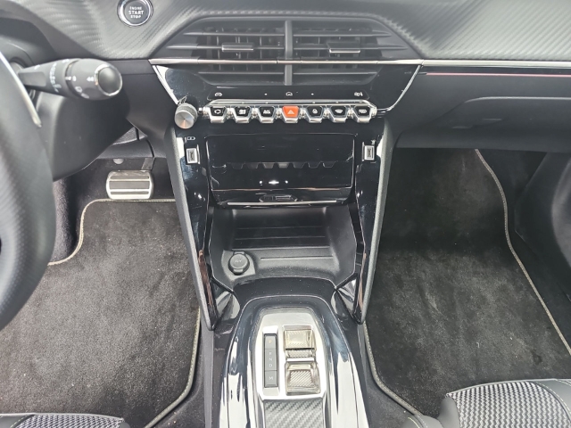 Fahrzeugabbildung Peugeot 2008 GT 1.2 PureTech Navi Leder Digitales Cockpit 360 Kamera LED ACC Apple CarPlay