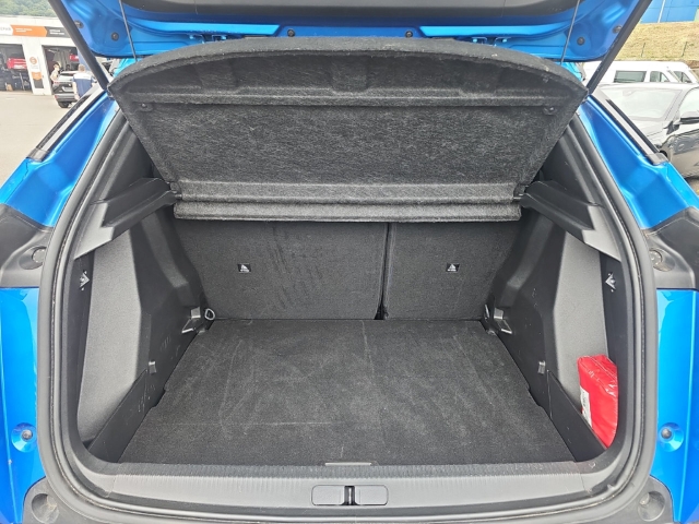 Fahrzeugabbildung Peugeot 2008 GT 1.2 PureTech Navi Leder Digitales Cockpit 360 Kamera LED ACC Apple CarPlay