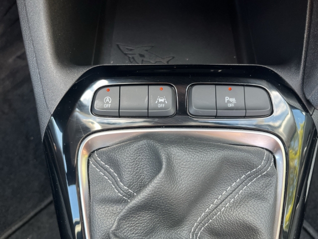 Fahrzeugabbildung Opel Corsa Edition Navi Apple CarPlay Android Auto Musikstreaming DAB SHZ LenkradHZG Spurhalteass.