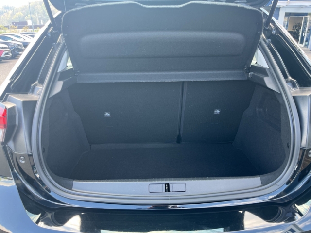 Fahrzeugabbildung Opel Corsa Edition Navi Apple CarPlay Android Auto Musikstreaming DAB SHZ LenkradHZG Spurhalteass.