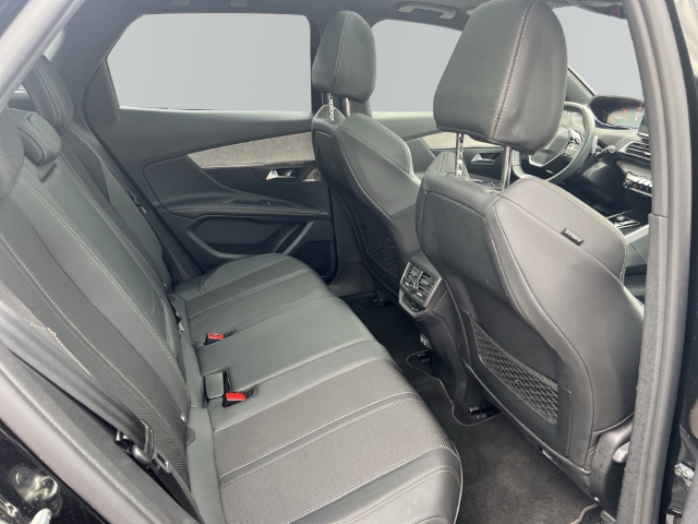 Fahrzeugabbildung Peugeot 3008 Hybrid Focal El. Panodach Navi Digitales Cockpit LED ACC El. Heckklappe