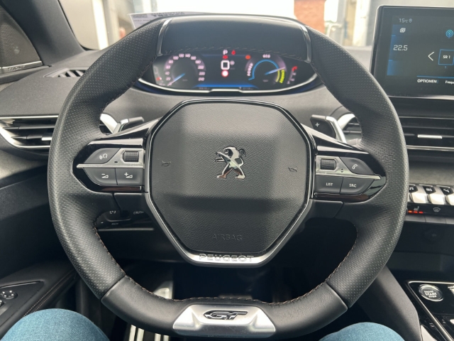 Fahrzeugabbildung Peugeot 3008 Hybrid Focal El. Panodach Navi Digitales Cockpit LED ACC El. Heckklappe