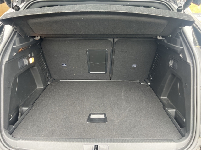 Fahrzeugabbildung Peugeot 3008 Hybrid Focal El. Panodach Navi Digitales Cockpit LED ACC El. Heckklappe