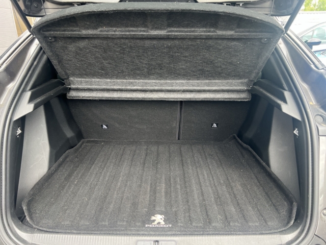 Fahrzeugabbildung Peugeot 2008 GT El. Panodach Navi Digitales Cockpit LED Klimaautom Fahrerprofil DAB Ambientebeleuchtung