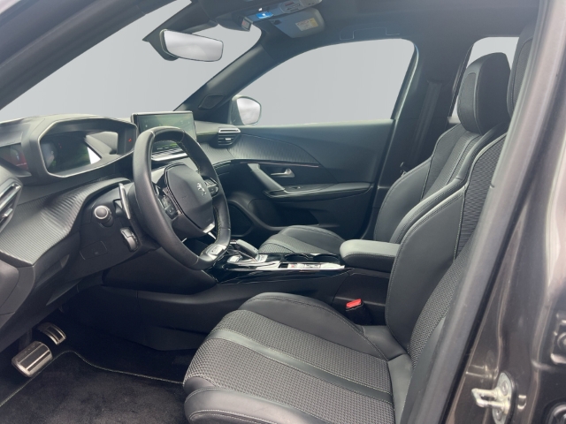 Fahrzeugabbildung Peugeot 2008 GT El. Panodach Navi Digitales Cockpit LED Klimaautom Fahrerprofil DAB Ambientebeleuchtung