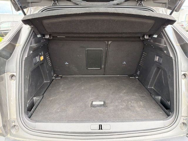 Fahrzeugabbildung Peugeot 3008 Allure Pack Navi Digitales Cockpit LED 2-Zonen-Klimaautom DAB SHZ Keyless Spurhalteass.