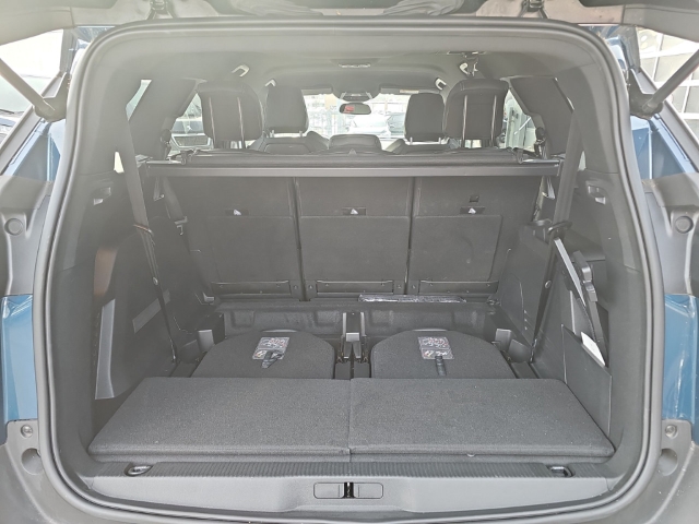 Fahrzeugabbildung Peugeot 5008 Allure Pack 7-Sitzer Navi Digitales Cockpit LED 2-Zonen-Klimaautom DAB Ambientebeleuchtung