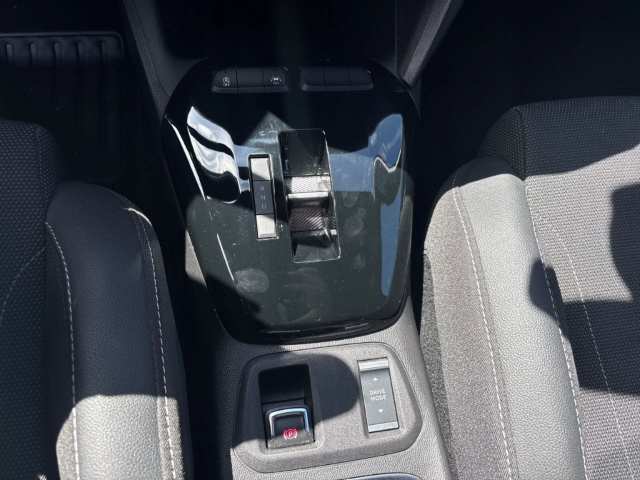 Fahrzeugabbildung Opel Corsa GS LED Apple CarPlay Android Auto Klimaautom Musikstreaming DAB SHZ LenkradHZG - mit KI generiert/bearbeitet