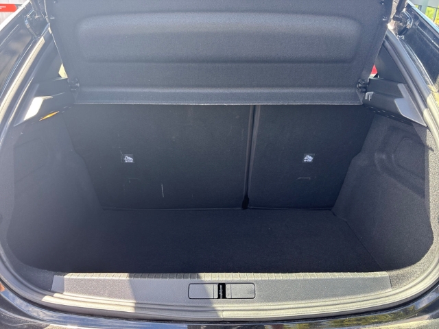 Fahrzeugabbildung Opel Corsa GS LED Apple CarPlay Android Auto Klimaautom Musikstreaming DAB SHZ LenkradHZG - mit KI generiert/bearbeitet