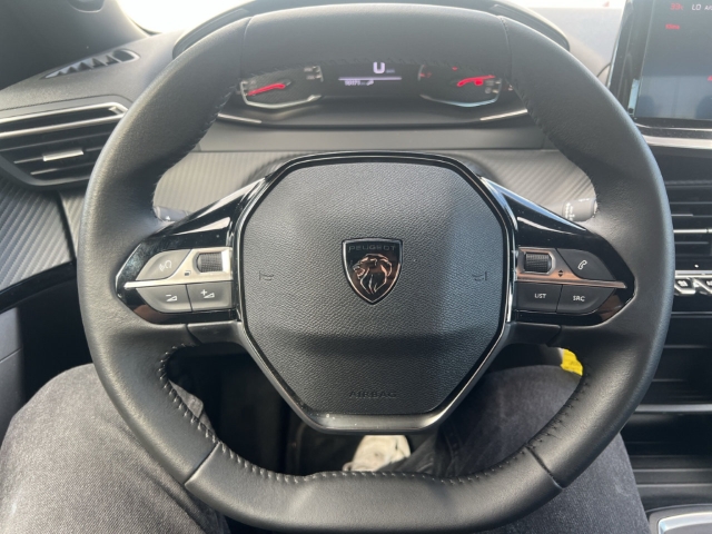 Fahrzeugabbildung Peugeot 2008 Active AHK-abnehmbar Navi LED SHZ Spurhalteass. Verkehrszeichenerk. Rückfahrkam.