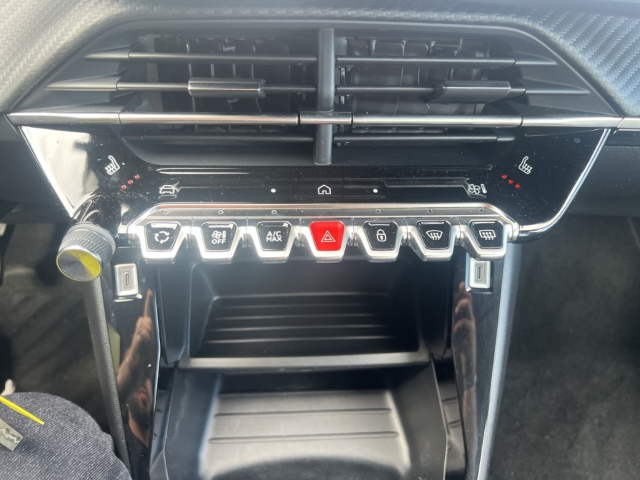 Fahrzeugabbildung Peugeot 2008 Active AHK-abnehmbar Navi LED SHZ Spurhalteass. Verkehrszeichenerk. Rückfahrkam.