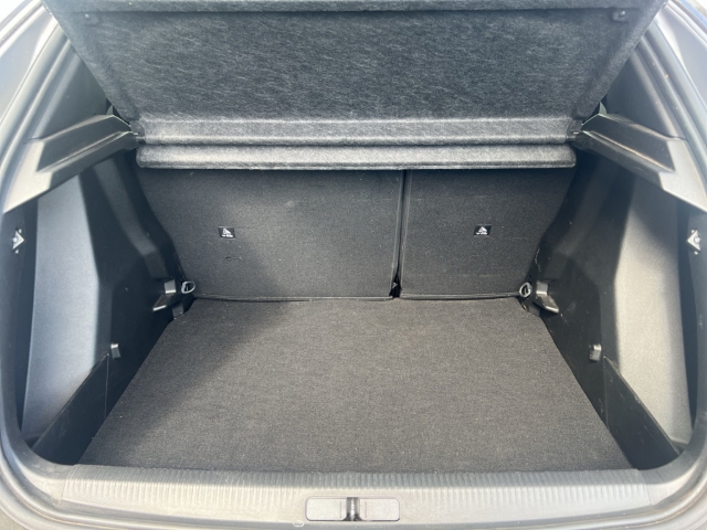 Fahrzeugabbildung Peugeot 2008 Active AHK-abnehmbar Navi LED SHZ Spurhalteass. Verkehrszeichenerk. Rückfahrkam.