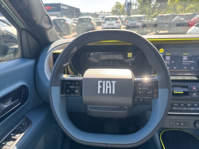 Fahrzeugabbildung Fiat Grande Panda 1.2 Hybrid , 100 PS La Prima, Automatik, Winter, NAV, RFK