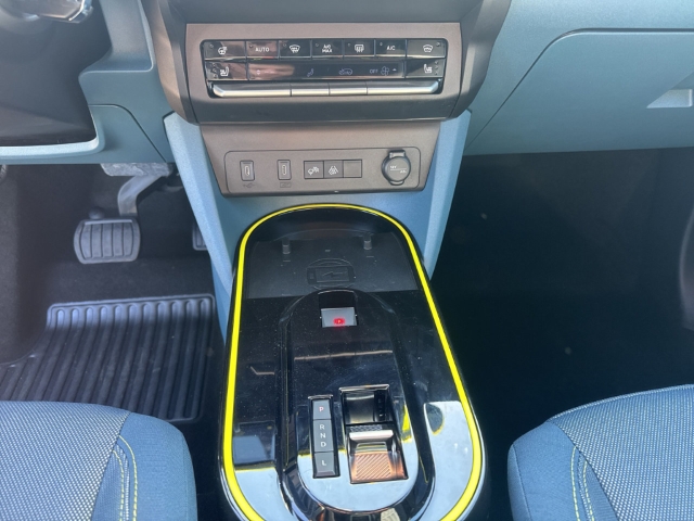 Fahrzeugabbildung Fiat Grande Panda 1.2 Hybrid , 100 PS La Prima, Automatik, Winter, NAV, RFK