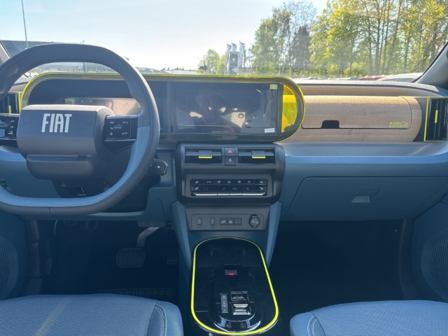 Fahrzeugabbildung Fiat Grande Panda 1.2 Hybrid , 100 PS La Prima, Automatik, Winter, NAV, RFK