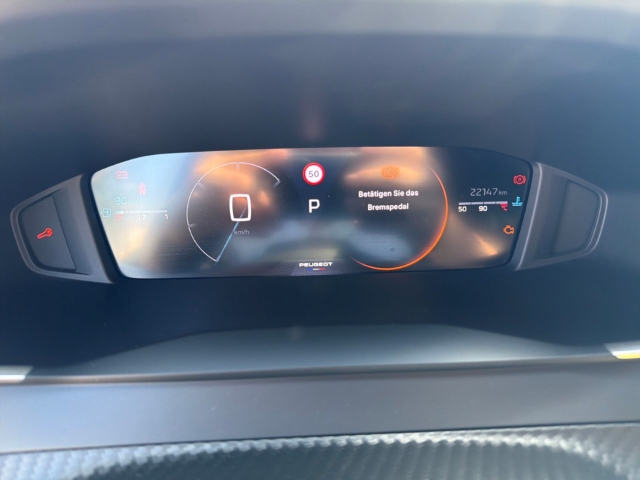 Fahrzeugabbildung Peugeot 2008 Allure LED Apple CarPlay Android Auto Klimaautom Musikstreaming DAB SHZ Spurhalteass.