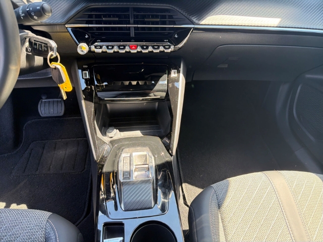 Fahrzeugabbildung Peugeot 2008 Allure LED Apple CarPlay Android Auto Klimaautom Musikstreaming DAB SHZ Spurhalteass.