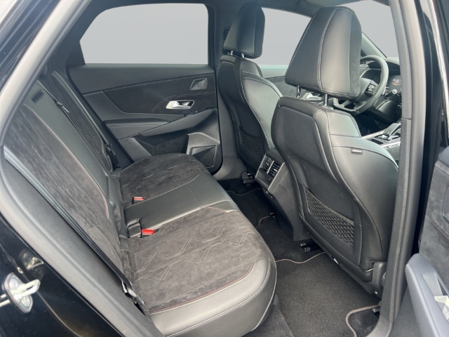 Fahrzeugabbildung DS Automobiles DS7 DS Performance Line Digitales Cockpit LED Klimaautom Ambientebeleuchtung
