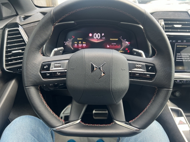 Fahrzeugabbildung DS Automobiles DS7 DS Performance Line Digitales Cockpit LED Klimaautom Ambientebeleuchtung