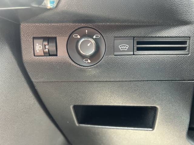 Fahrzeugabbildung DS Automobiles DS7 DS Performance Line Digitales Cockpit LED Klimaautom Ambientebeleuchtung