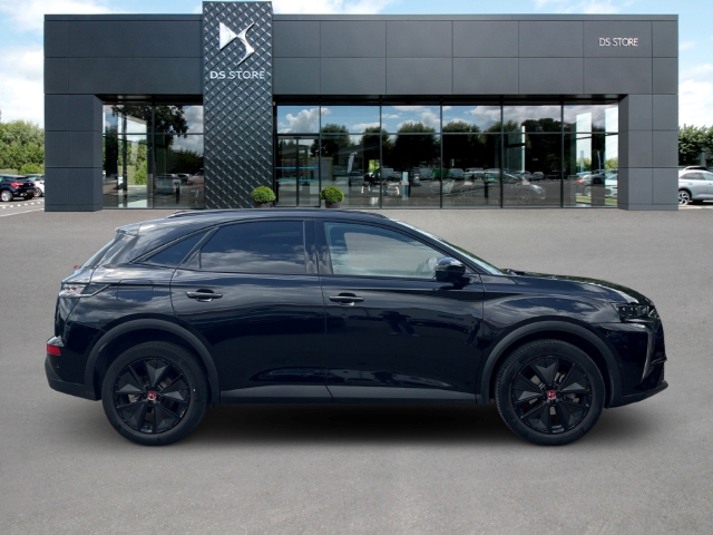 Fahrzeugabbildung DS Automobiles DS7 DS Performance Line Digitales Cockpit LED Klimaautom Ambientebeleuchtung