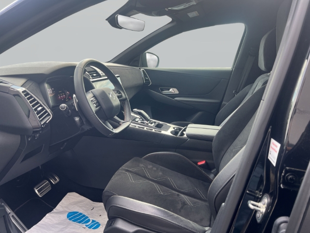 Fahrzeugabbildung DS Automobiles DS7 DS Performance Line Digitales Cockpit LED Klimaautom Ambientebeleuchtung