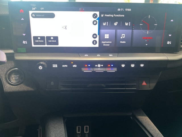Fahrzeugabbildung Opel Grandland Ultimate Electric AWD HUD Focal Sound Panoramadach Navi Memory Sitze 360 Kamera