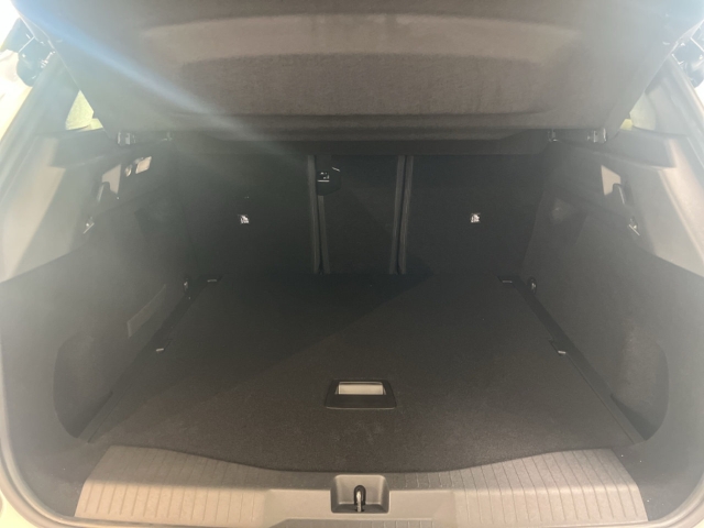 Fahrzeugabbildung Opel Grandland Ultimate Electric AWD HUD Focal Sound Panoramadach Navi Memory Sitze 360 Kamera