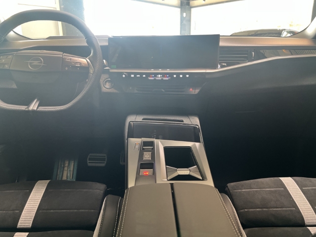 Fahrzeugabbildung Opel Grandland Ultimate Electric AWD HUD Focal Sound Panoramadach Navi Memory Sitze 360 Kamera