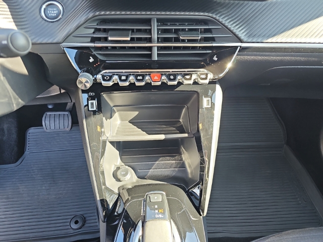 Fahrzeugabbildung Peugeot e-208 Active Pack Elektro LED Apple CarPlay Android Auto Musikstreaming DAB SHZ Spurhalteass.