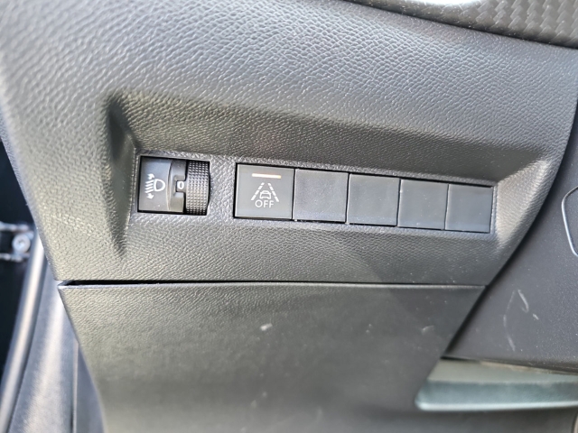 Fahrzeugabbildung Peugeot e-208 Active Pack Elektro LED Apple CarPlay Android Auto Musikstreaming DAB SHZ Spurhalteass.