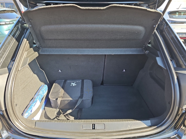 Fahrzeugabbildung Peugeot e-208 Active Pack Elektro LED Apple CarPlay Android Auto Musikstreaming DAB SHZ Spurhalteass.