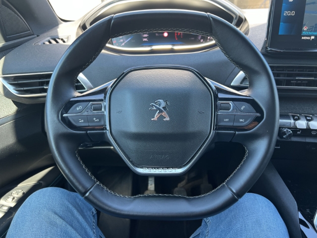 Fahrzeugabbildung Peugeot 5008 Allure Pack 7-Sitzer Navi Digitales Cockpit LED 2-Zonen-Klimaautom DAB Ambientebeleuchtung