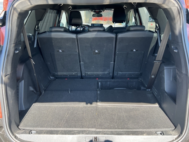 Fahrzeugabbildung Peugeot 5008 Allure Pack 7-Sitzer Navi Digitales Cockpit LED 2-Zonen-Klimaautom DAB Ambientebeleuchtung